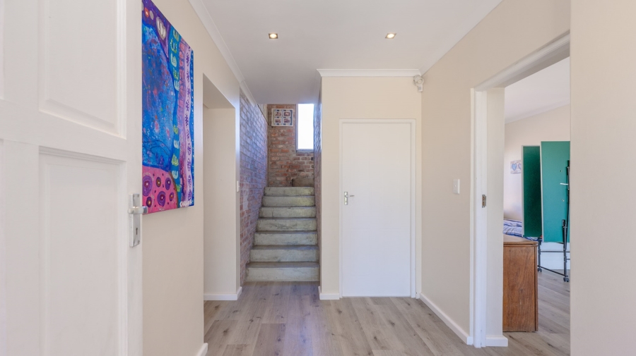 5 Bedroom Property for Sale in Struisbaai Western Cape